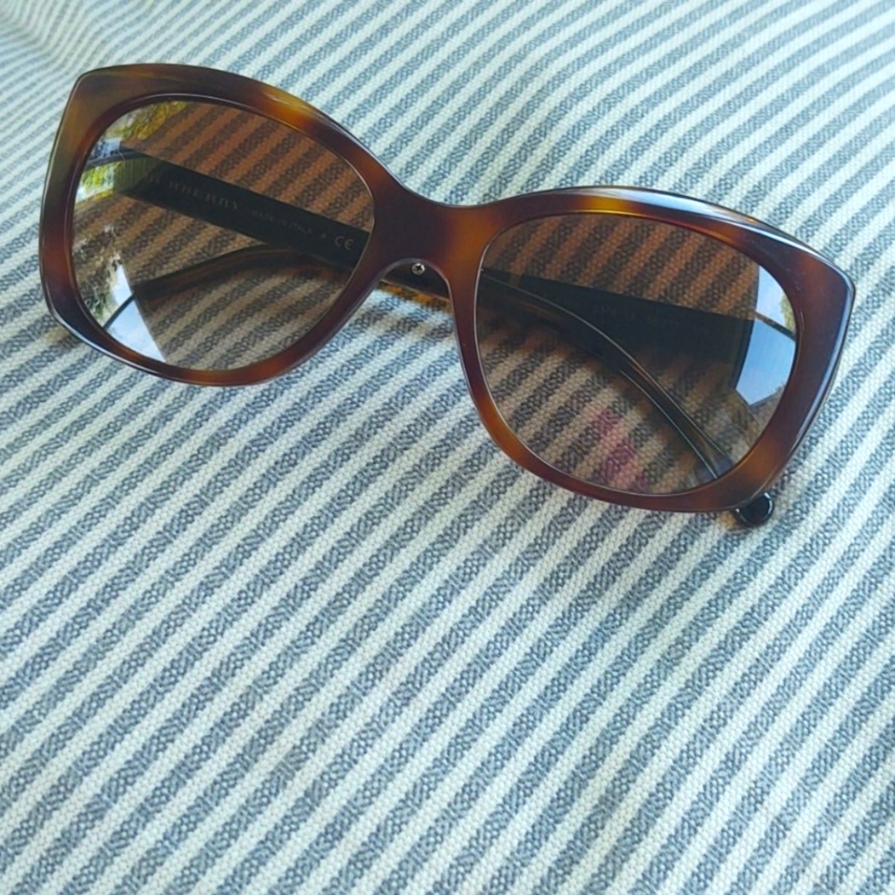 Burberry sunglasses EUC
